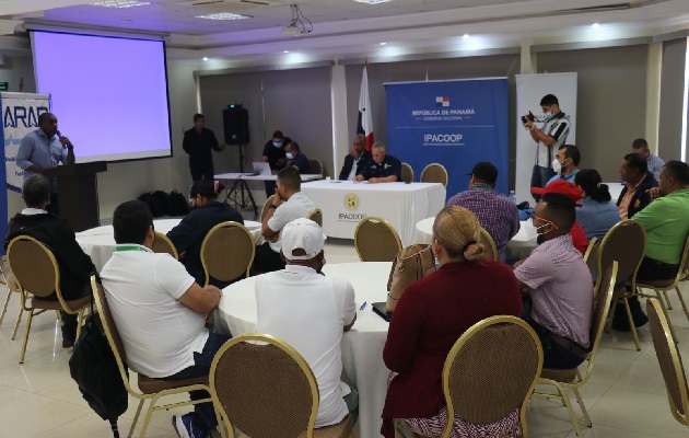 La capacitación incluyó conocer algunas fincas que se dedican al cultivo de la tilpia en su diversas fases. Foto. Cortesía Arap