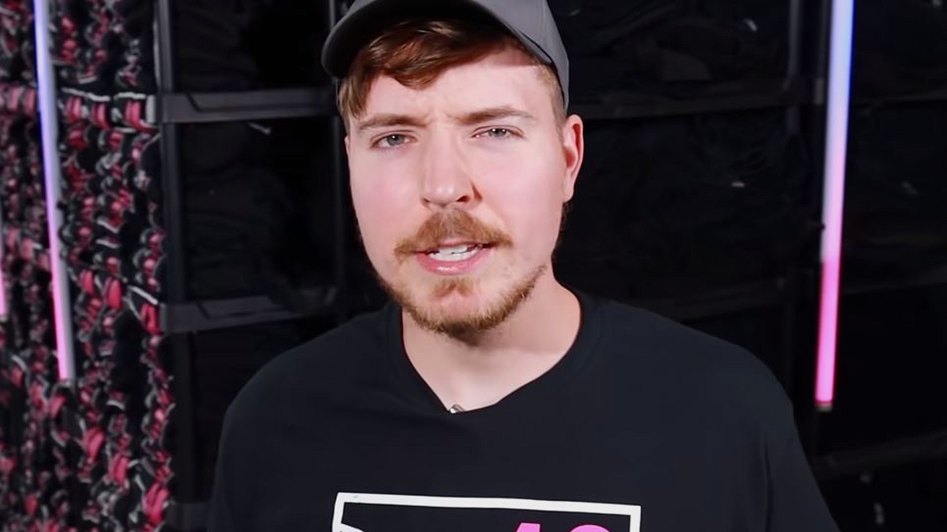 MrBeast, dijo en un capítulo del podcast “The Iced Coffe Hour”, que gasta cerca de 200 mil dólares al mes en sus canales.