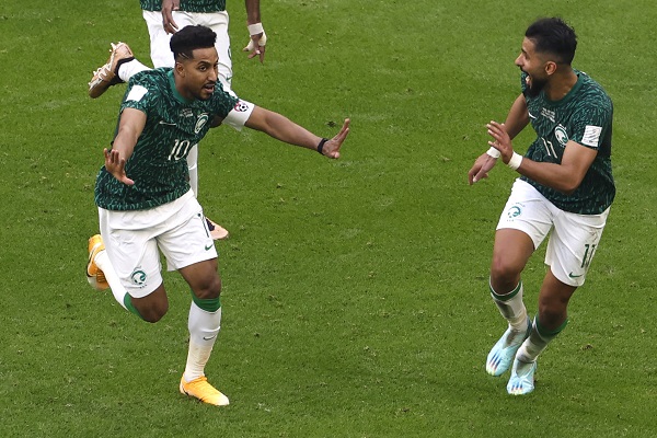 Salem Aldawsari  de Arabia Saudita (10) celebra su gol frente a Argentina. Foto:EFE