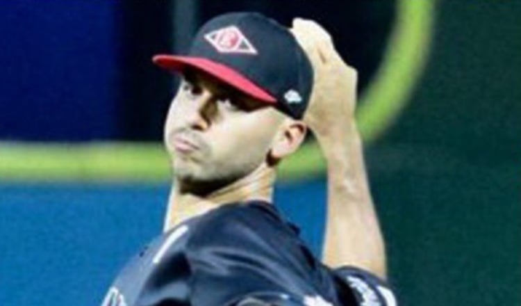 Javy Guerra con los Leones del Escogido en béisbol dominicano. Foto: Instagram