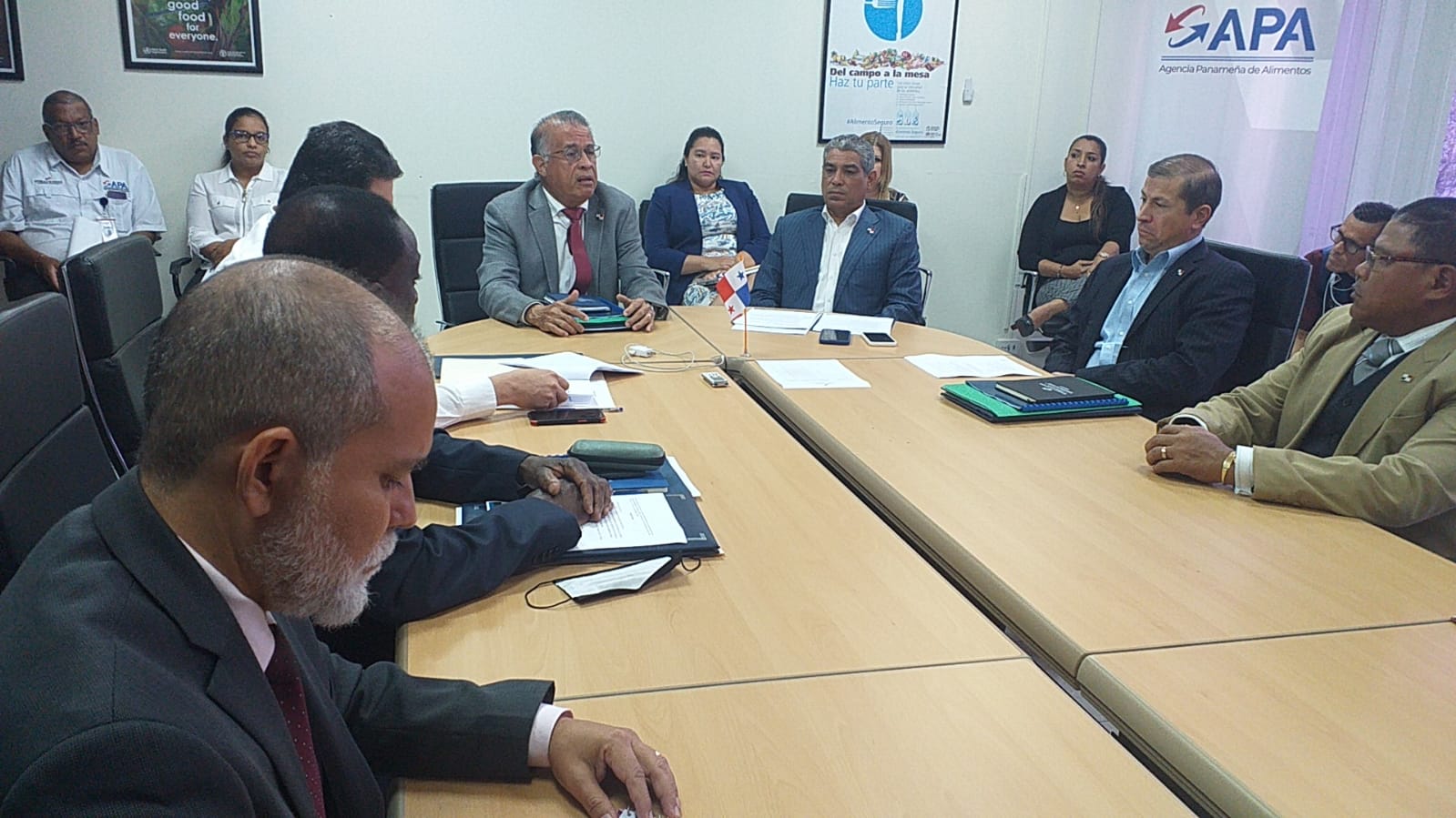El ministro Valderrama señaló su satisfacción por entregar la presidencia de esta entidad al ministro Sucre. Foto: Cortesía Mida