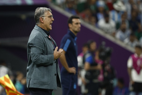 El  técnico de México,Gerardo 'Tata' Martino, en el partido contra Argentina. Foto: EFE