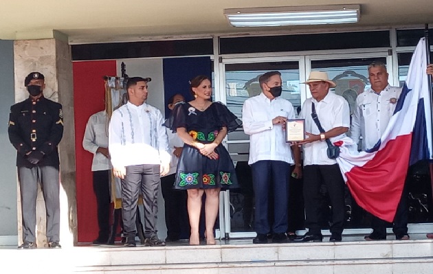 Los actos comenzaron con una solemne ceremonia con el Palacio Municipal de La Chorrera “Luis Emilio Veces B.” Foto. Eric Montenegro