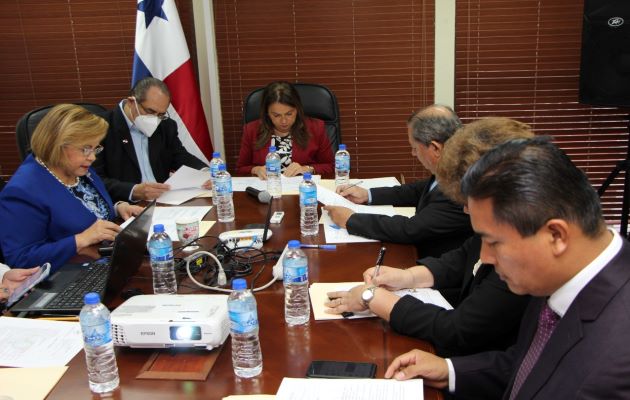 El Coneaupa también analiza la labor administrativa y académica que efectúan cada uno de estos centros de educación superior. Foto: Cortesía Meduca