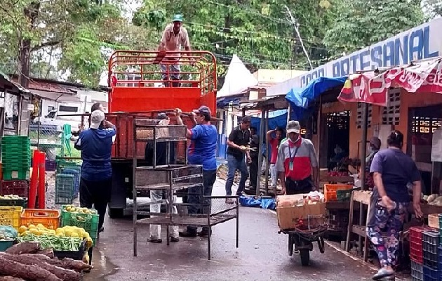 A inicio de noviembre las autoridades municipales y vendedores minoristas acordaron la forma como serían asignados los espacios en el antiguo mercado. Foto. Eric Montenegro