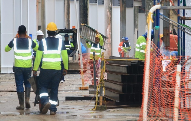 La orden de proceder para el reinicio de la obra se efectuó el pasado 27 de mayo, ya que la misma inició en el 2010 y fue abandonada.  Foto. Diomedes Sánchez