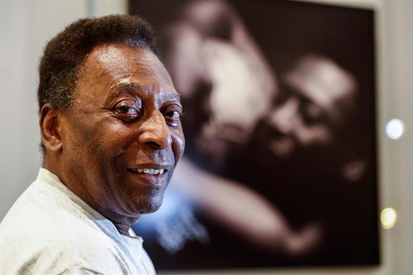 El exfutbolista brasileño Edson Arantes do Nascimento, Pelé, durante una entrevista con EFE, en la ciudad de Santos (Brasil). EFE