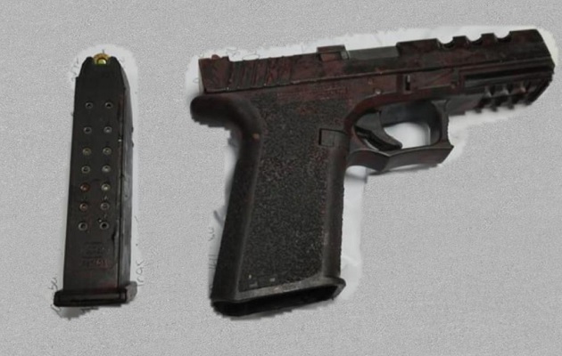 La Policía recuperó un arma de fuego tipo pistola (Glock). Foto: PN