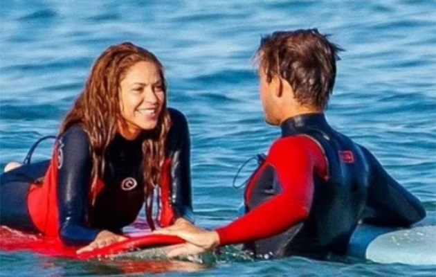 Shakira en una de sus clases de surf. Foto: Cortesía