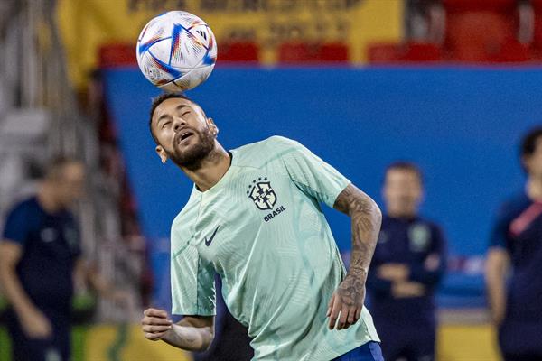 Neymar será titular hoy con Brasil. EFE