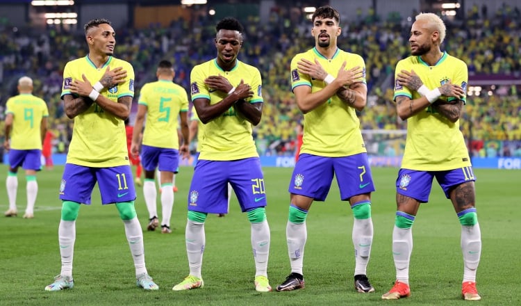Jugadores de Brasil, bailan, festeja su goles. Foto:EFE