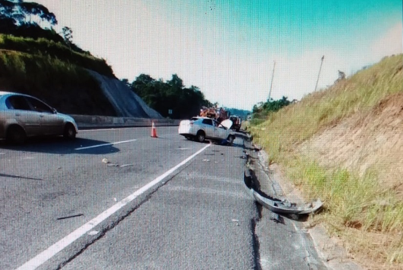 En este accidente se vio involucrado un vehículo, sedán, color gris. Foto: Diomedes Sánchez 