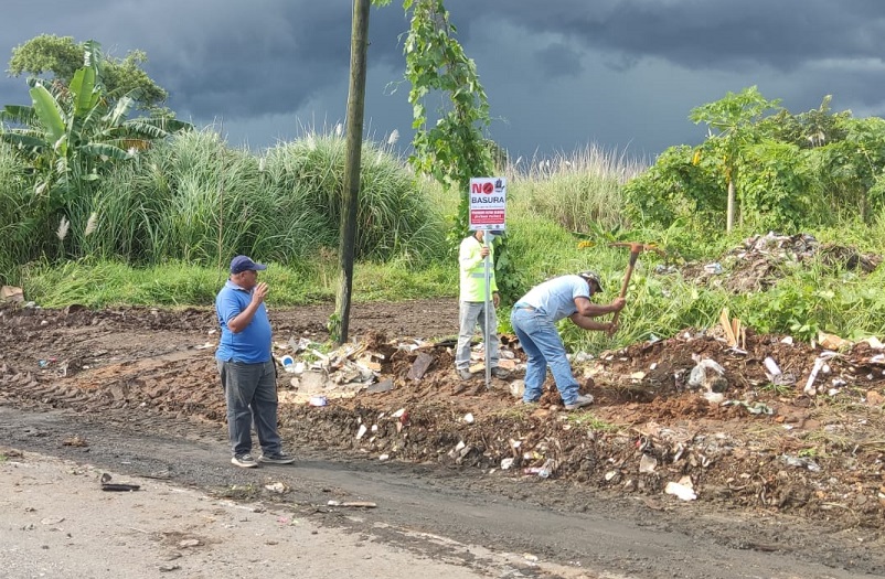 En Arraiján existen unos 20 puntos críticos, donde se deposita ilegalmente basura. Foto: Eric A. Montenegro