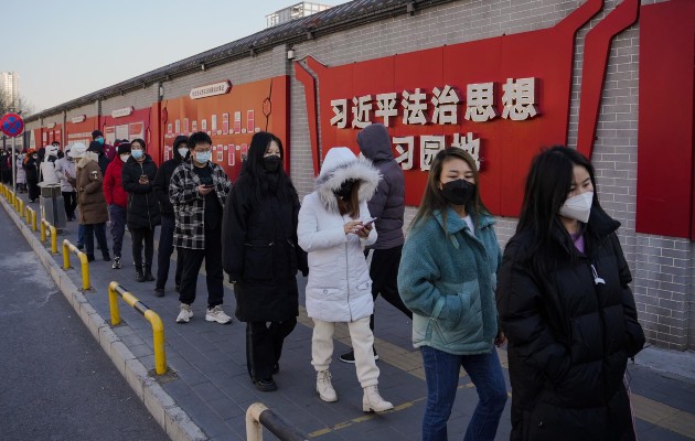 Adiós al miedo: la propaganda china da un giro para despedir al cero covid. Foto: EFE