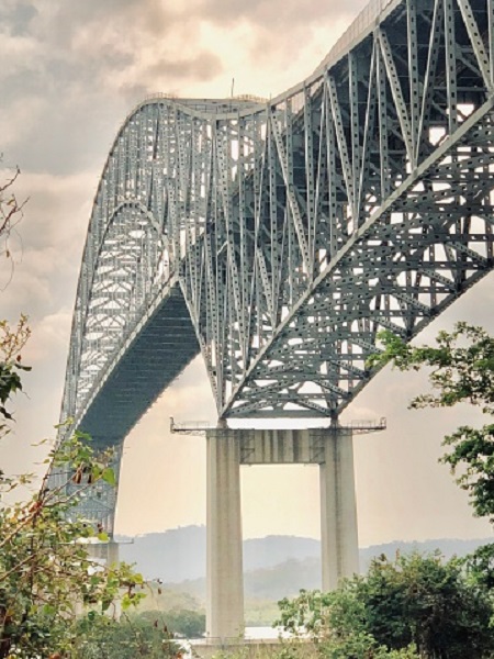 Entre este puente y el Centenario, por día se movilizan un promedio de 100 mil vehículos. Foto: Cortesía