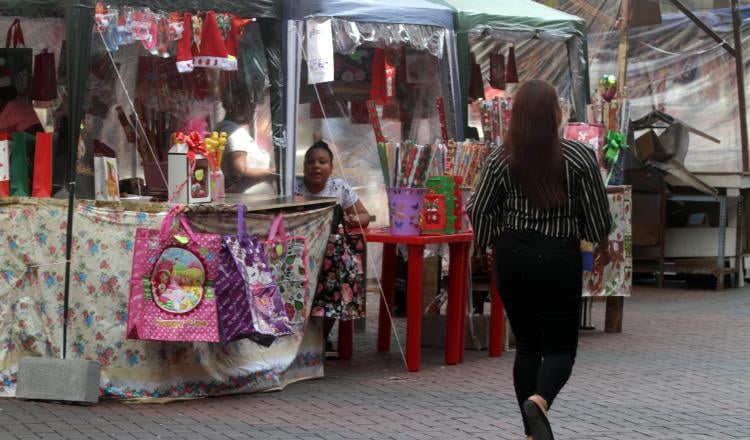 La informalidad sigue siendo alta, como resultado de la crisis económica acentuada por la pandemia, al punto que se duda de la cifra que maneja el Gobierno. Foto: Víctor Arosemena