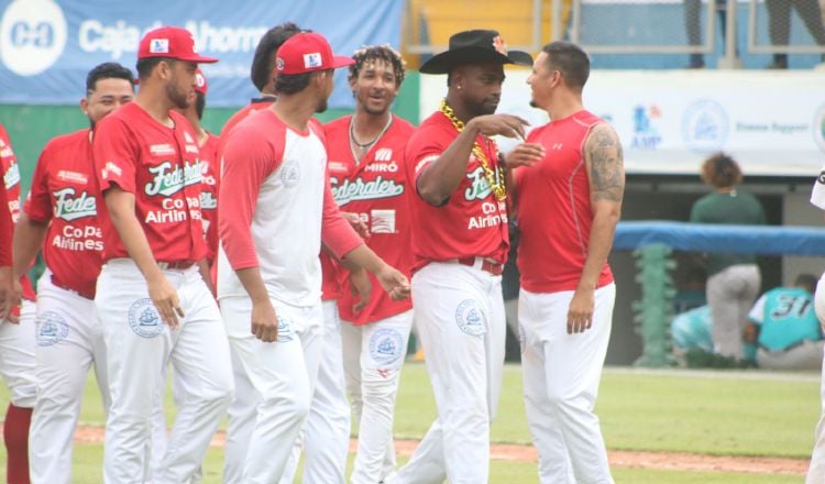 Jugadores de Federales, festejan el triunfo ante Atlánticos. Foto:Probeis