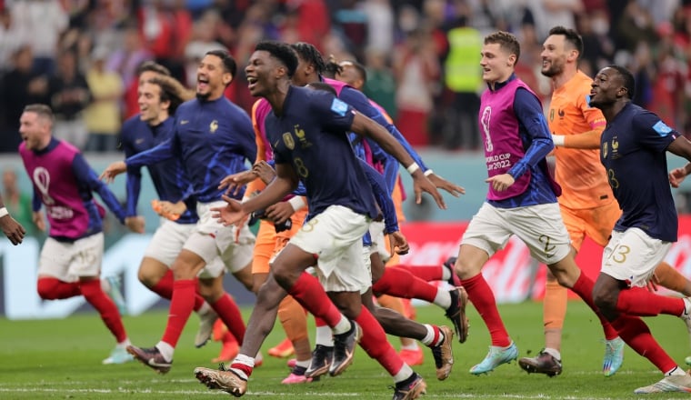 Jugadores de Francia festejan su boleto a la final. Foto:EFE