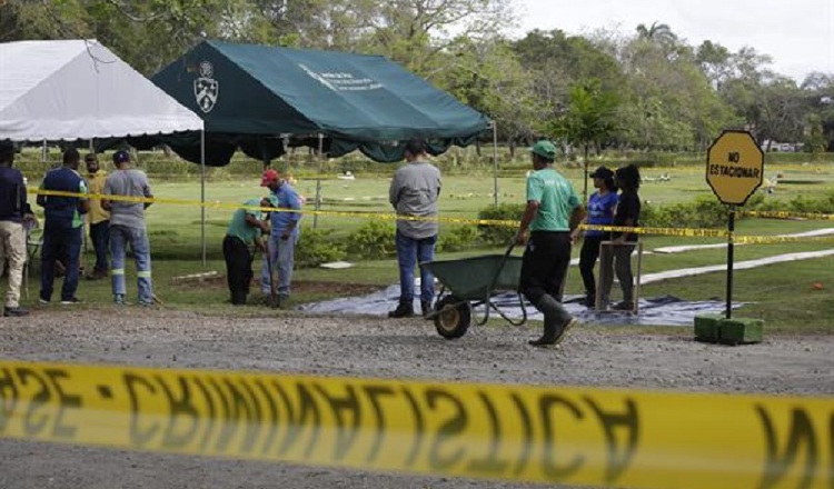 Vista de las exhumaciones que se realizaron en el Jardín de Paz, a mediados de 2020, en los momentos más difíciles de la pandemia. Archivo