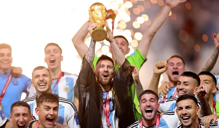 Messi con la Copa del Mundo. Foto:EFE