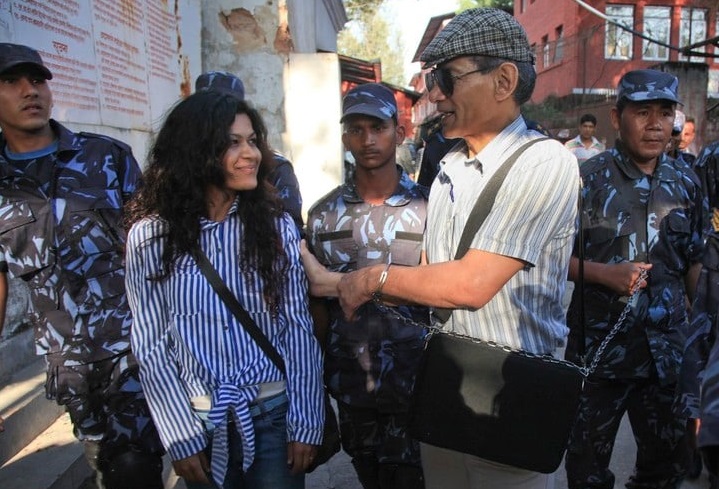 Charles Sobhraj junto a su esposa. Foto: EFE