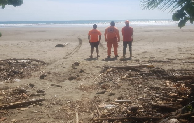 El cuerpo del joven oriundo de la comunidad de Cerro Punta, en el distrito de Tierras Altas, fue recuperado y extraído del agua.Foto. José Vásquez