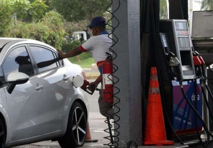 Quejas por despacho de gasolina sin subsidio.