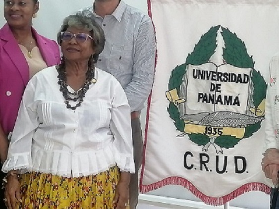 La Profesora y Folclorista Edelmira Sánchez expuso sobre el Centenario de Darién. Foto: Cortesía.