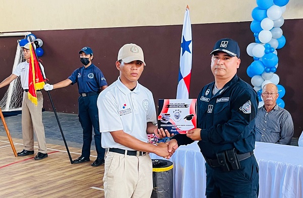 En esta primera graduación obtuvieron sus títulos 21 jóvenes en bachilleres y 43 estudiantes de noveno grado. Foto: José Vásquez,