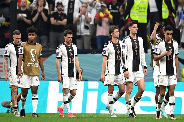 Jugadores de Alemania lamentan su eliminación del Mundial en la ronda de grupos. Foto:EFE Jugadores de Alemania lamentan su eliminación del Mundial en la ronda de grupos. Foto:EFE