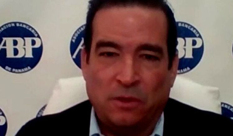 Los bancos podrán ejecutar las garantía, pero los clientes aún tiene la opción de dar la cara a sus acreedores, explica el presidente ejecutivo de la Asociación Bancaria.
