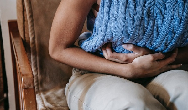 Cualquier persona puede sufrir acidez estomacal. Foto: Ilustrativa / Pexels