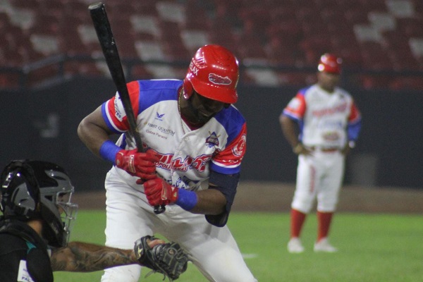 Águilas y Atlántico tienen la serie semifinal empatada. Foto: Probeis