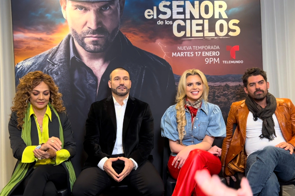 El elenco de la octava temporada de la telenovela 'El Señor de los Cielos'. Foto: EFE / Alicia Civita