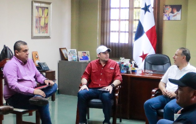 Durante la reunión se abordaron temas sobre el avance de los proyectos que se realizan en la provincia.