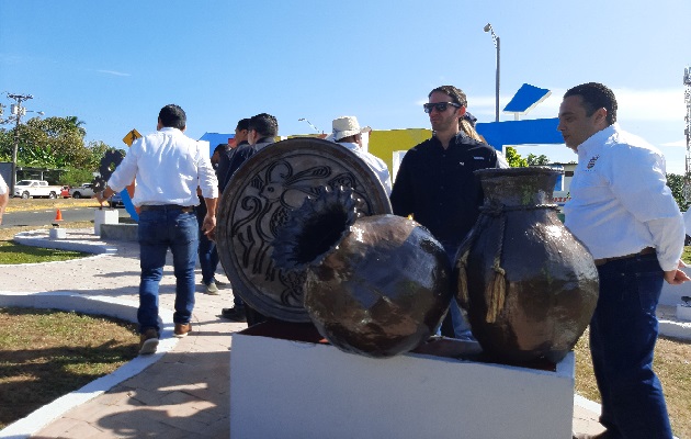 El nuevo parador fue inaugurado por las autoridades nacionales y locales, a pocas horas de un éxodo masivo a la región de Azuero para participar en el desfile de las Mil Polleras. Foto. Thays Domínguez