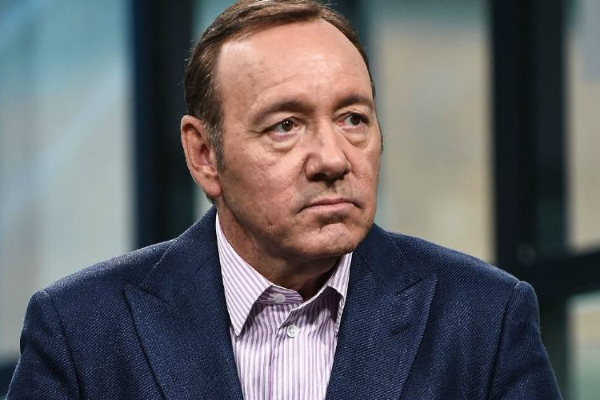 Kevin Spacey se enfrenta a 12 cargos en Reino Unido. Foto: Archivo