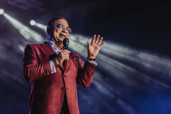 Gilberto Santa Rosa. Foto: Instagram / @mischiefstudio.agency