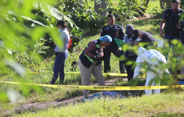 El cuerpo de la víctima presentaba disparos en la espalda y el pecho, según confirmó personal del Ministerio Público. Foto. Eric Montenegro