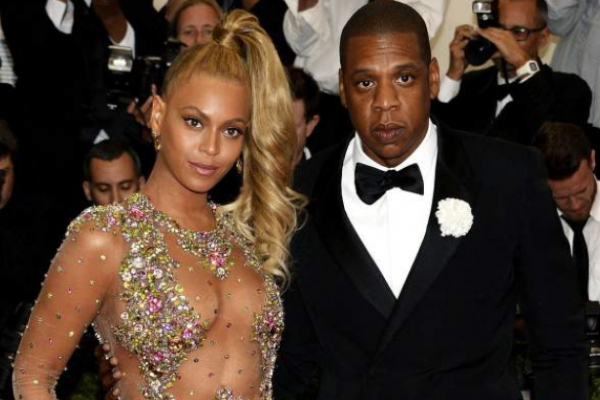 Beyoncé Knowles y Jay Z cuando su relación amorosa era fluida. Foto: EFE