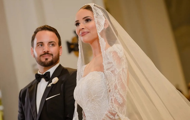 Sheldry Sáez y Giancarlo D'Agord durante la ceremonia religiosa.