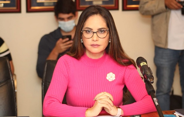 Zulay Rodríguez se distancia del resto de los precandidatos. Foto: Twitter