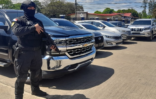 Durante este operativo se incautaron siete vehículos, una lancha, un arma de fuego y dinero en efectivo. Foto. José Vásquez