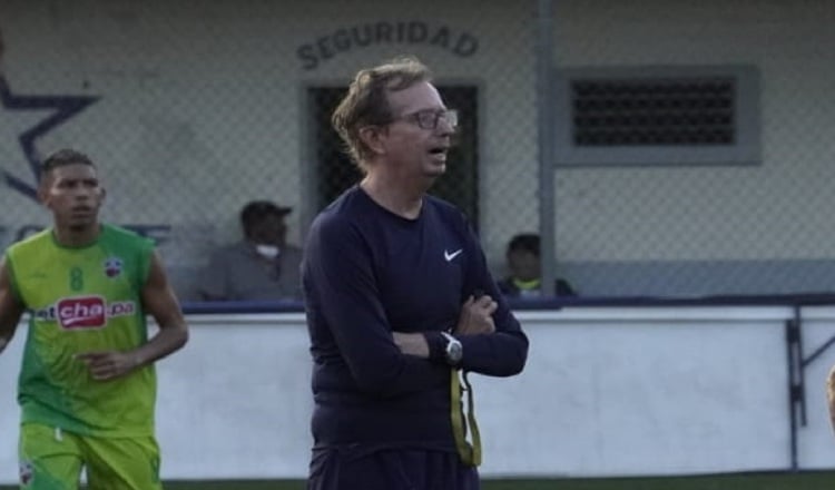 Gary Stempel, técnico del Sanfra. Foto:  Foto: @sanfrafc_pa