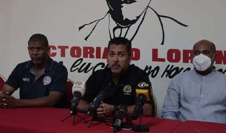 Los trabajadores realizaron una conferencia de prensa para denunciar los hechos. Foto: Víctor Arosemena