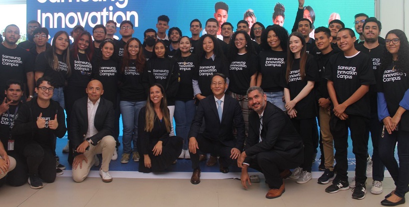 Young people get a certificate in artificial intelligence