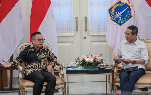 Heru Budi Hartono (dcha.) recibió la visita del embajador de Indonesia en Panamá, Sukmo Harsono, la semana pasada.