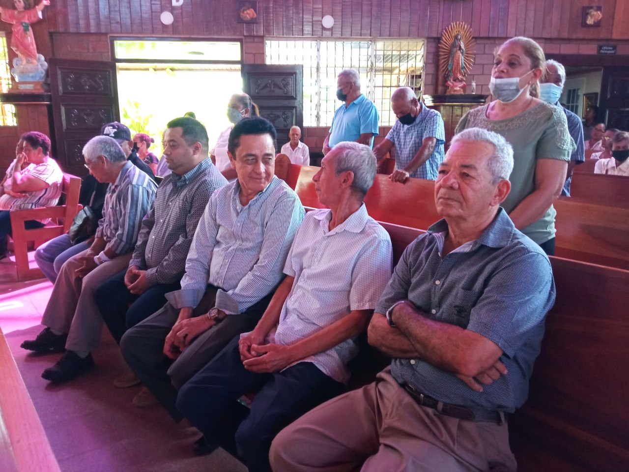 Reconocidos artistas de la música típica panameña llegaron a la ceremonia religiosa. Foto/Thays Domínguez