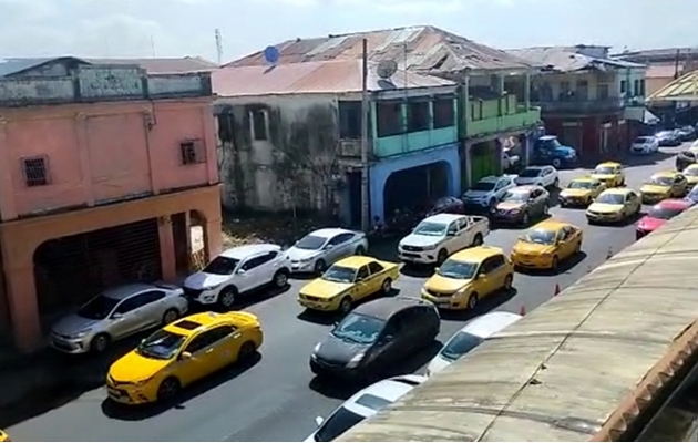 Muchos taxistas han salido a manifestarse a las calles. Foto / Captura de pantalla de un video. 