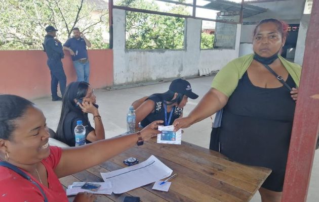 Los beneficiarios que deben acudir con su cédula de identidad personal vigente. Foto: Cortesía